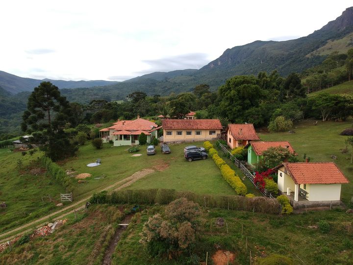 vista da pousada inteira.jpg